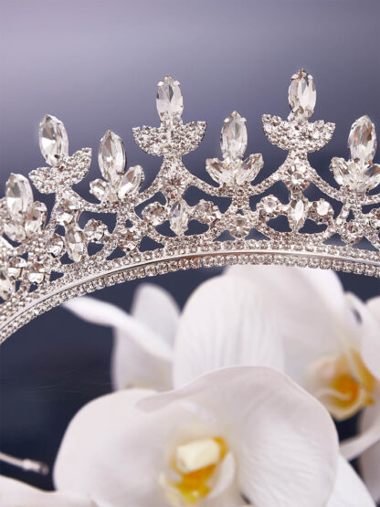 Cauti o Coroniță cu Cristale? Coroniță Argintie de Mireasă Cristale Elegantă Nuntă Novia Regia Produs În Stoc